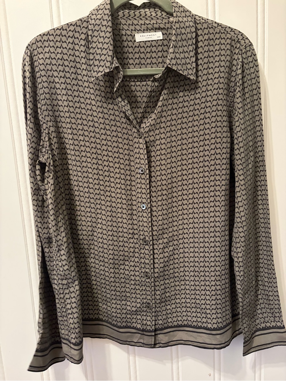 Equipment Femme 100% Silk Green Black Abstract Print Button Front Blouse M